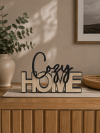 Schriftzug „Cozy Home“ mit Paneel Optik – moderne Wohndeko
