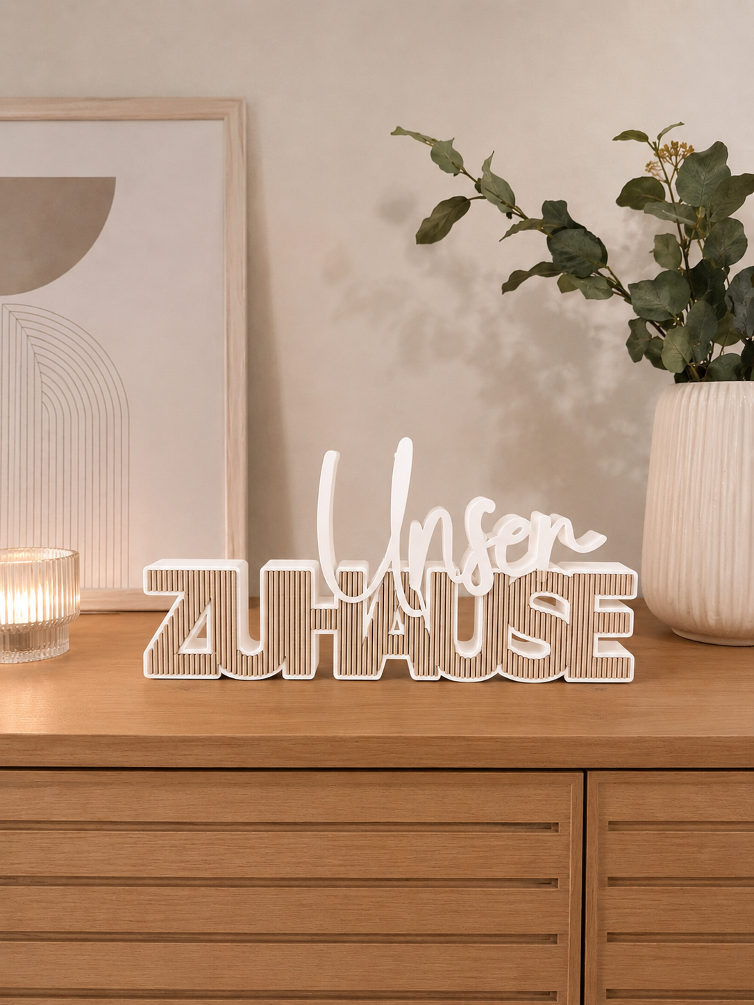 Schriftzug „Unser Zuhause“ mit Paneel Optik – moderne Wohndeko