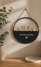 Loop „Hello You Look Amazing“ – moderne Türdeko & Wanddeko