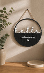 Loop „Hello You Look Amazing“ – moderne Türdeko & Wanddeko