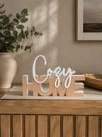 Schriftzug „Cozy Home“ mit Paneel Optik – moderne Wohndeko
