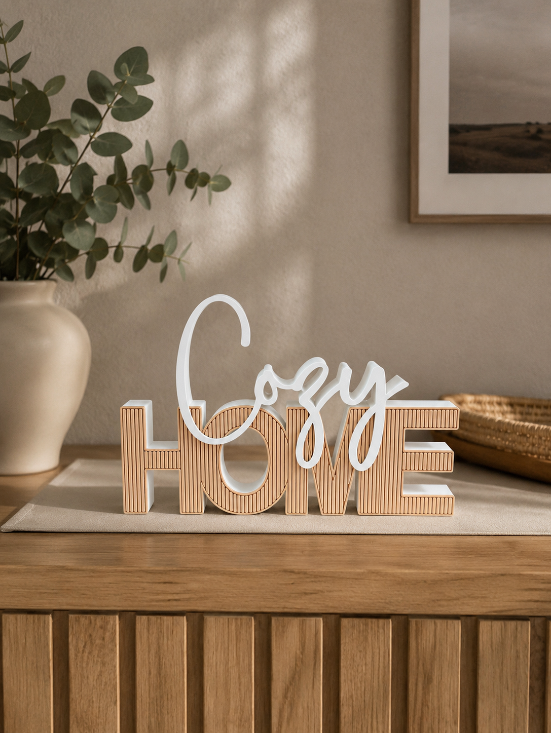 Schriftzug „Cozy Home“ mit Paneel Optik – moderne Wohndeko