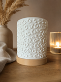 Windlicht Leo Look mit farbigem Sockel – moderne Deko