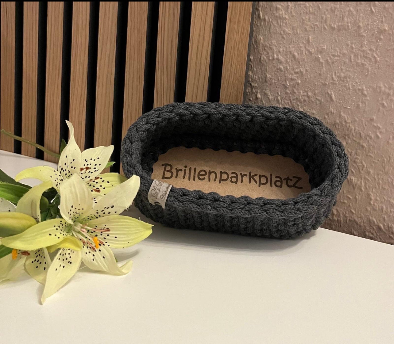 Brillenablage gehäkelt  Handgemachter Brillenparkplatz  Utensilo & Aufbewahrung für Brille